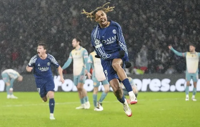 PSG ngược dòng kịch tính trước Man City